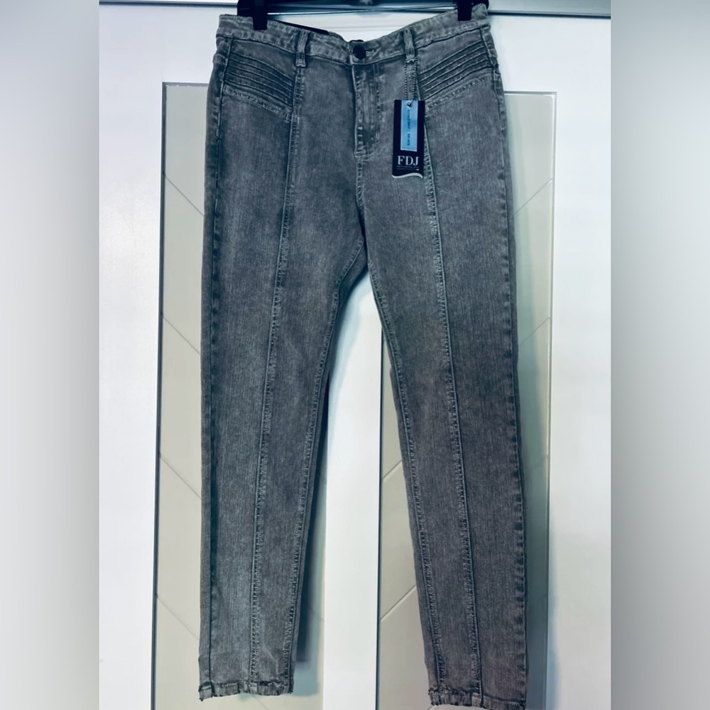 NWT WOMENS GRAY STONE WASHED JEANS SIZE 6  HIGH RISE SLIM LEG